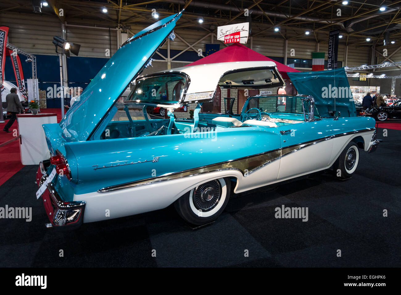 Full-size auto Ford Fairlane 500 Skyliner, 1959. In bianco e nero Foto Stock