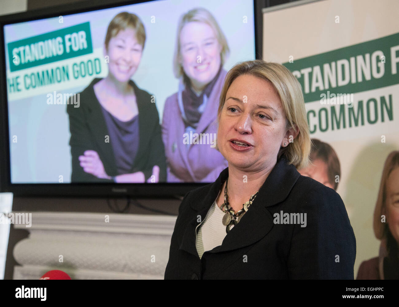 Natalie Bennett,leader del Partito Verde,parla al lancio del partito della campagna elettorale Foto Stock