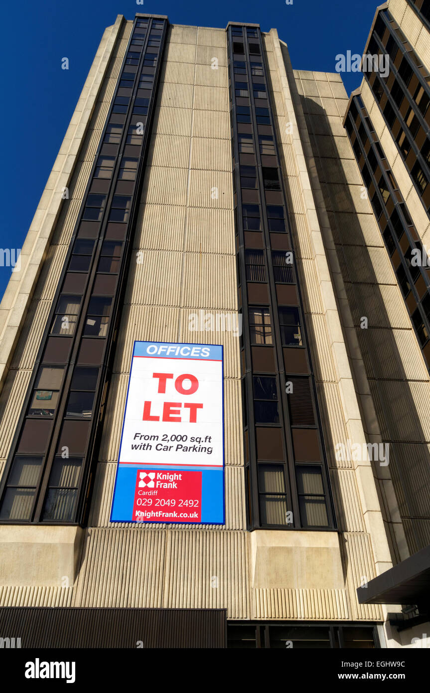 Affitto uffici segno sul blocco di ufficio, Cardiff, Galles del Sud, Regno Unito. Foto Stock