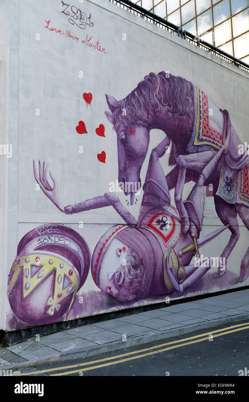 Ama il tuo Master' Graffiti parte del vuoto progetto pareti, Cardiff, Galles, UK. Foto Stock