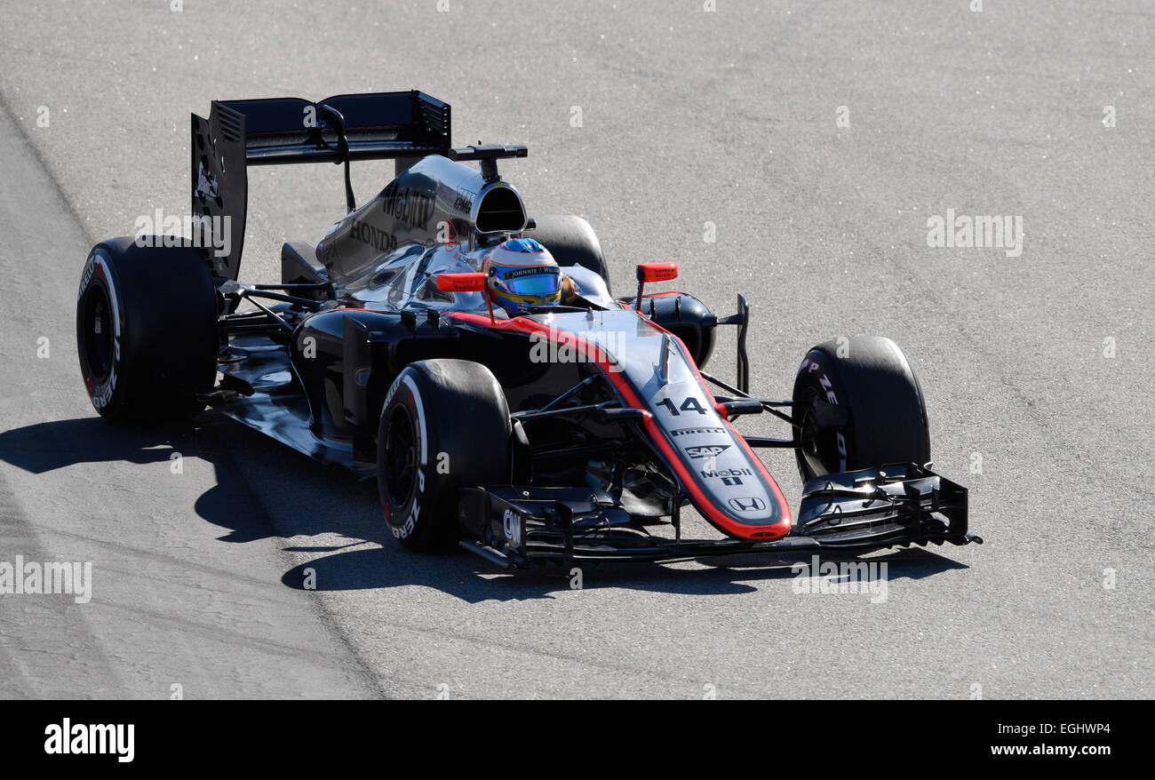 Circuito de Catalunya Montmelo vicino a Barcelona, Spagna 19.-22.2.15, Formula One prove -- Circuito de Catalunya, Montmelo bei Barcellona, 19.-22.2.2015, Formel 1 test invernali -- Fernando Alonso (ESP) , la McLaren MP4-30 Foto Stock