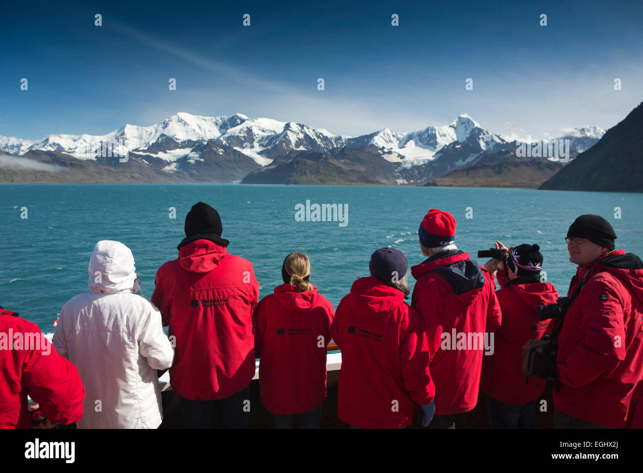 Georgia del Sud, Cumberland Bay, Antartico i passeggeri di crociera la visualizzazione di Mount Sugartop Paulsen di picco e le montagne intorno a Grytviken Foto Stock