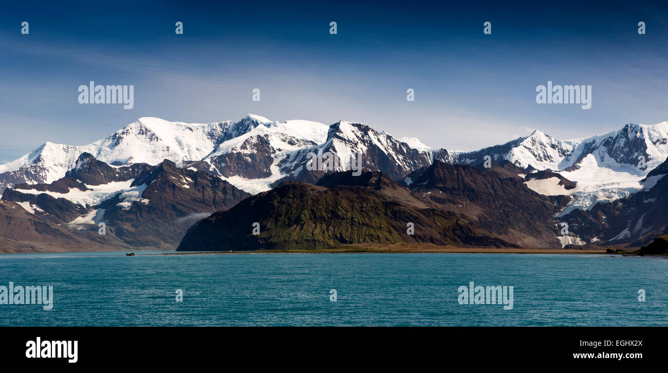 Georgia del Sud, Cumberland Bay, vista panoramica delle montagne intorno a Grytviken Foto Stock