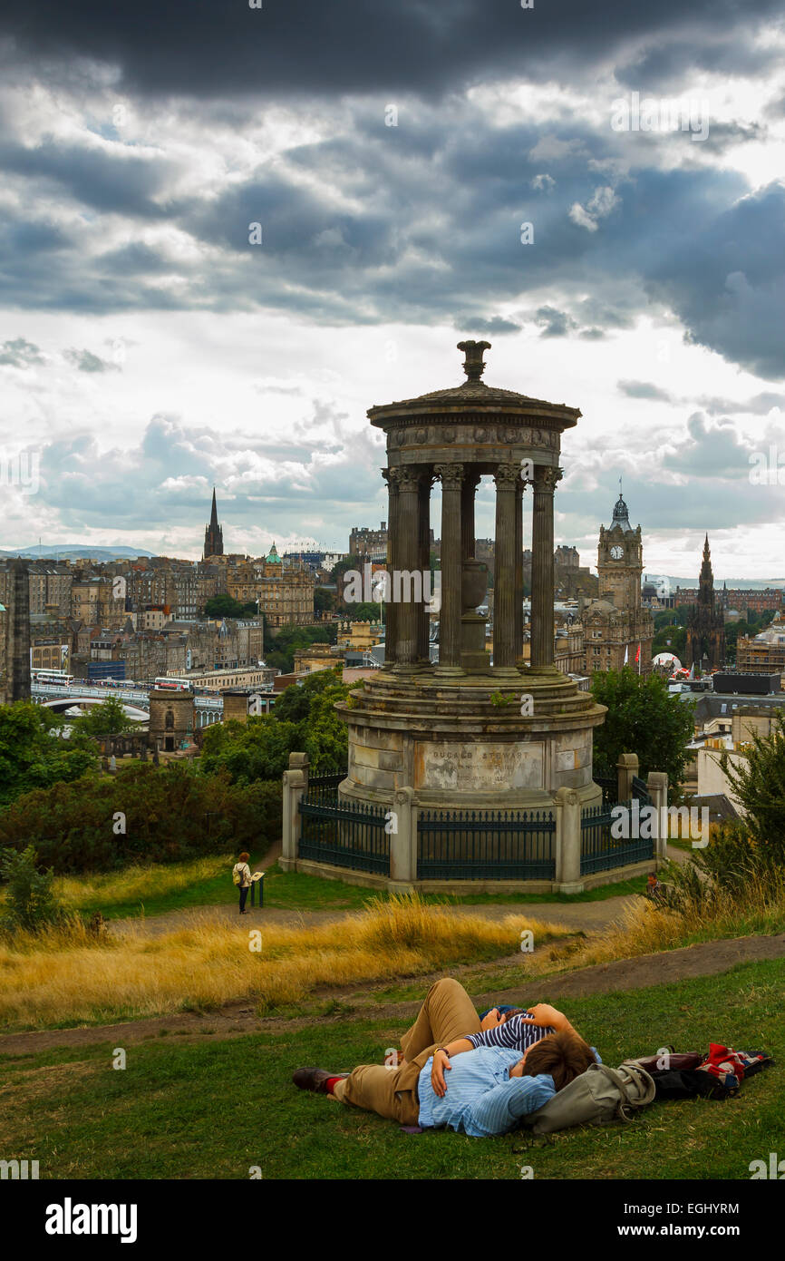 Vista sulla città da Calton Hill. Edimburgo, Scozia, Regno Unito, Europa. Foto Stock