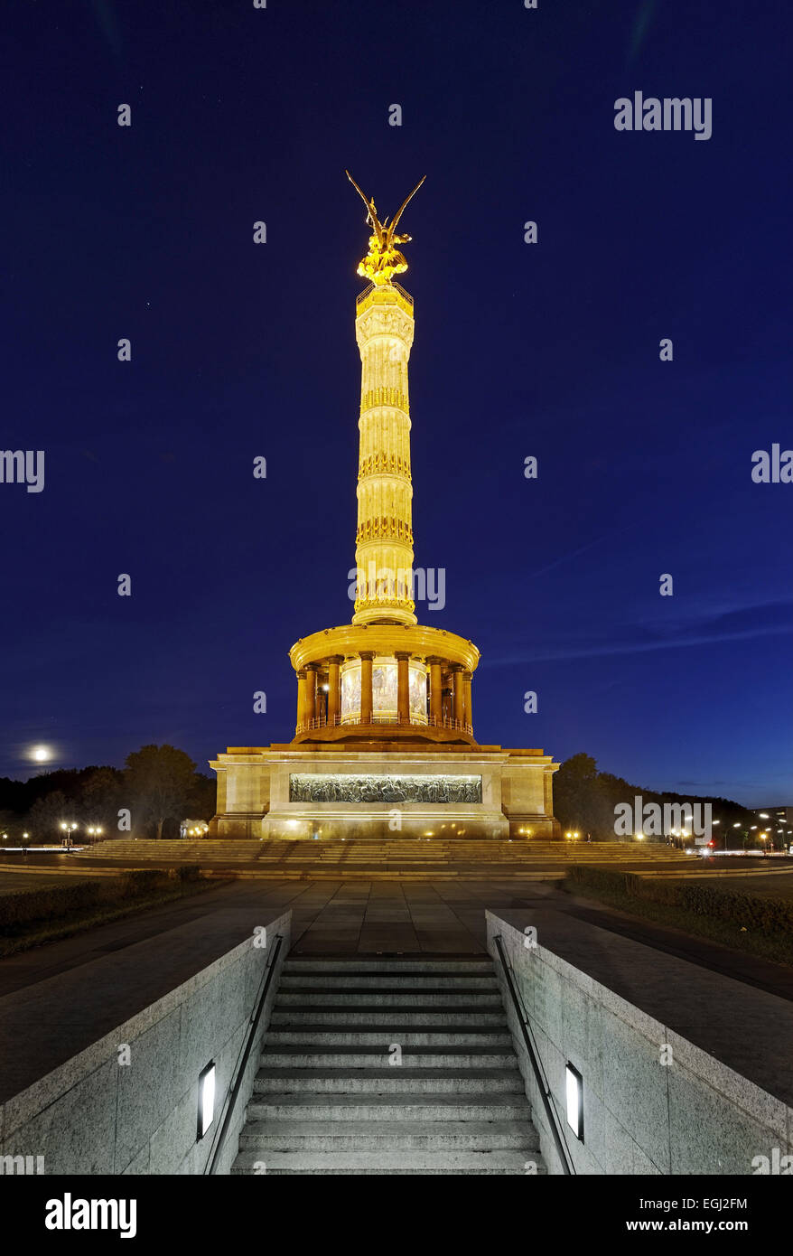 Ripristinata la colonna della vittoria in serata, strada del xvii di giugno, Berlin Mitte, Germania, Foto Stock