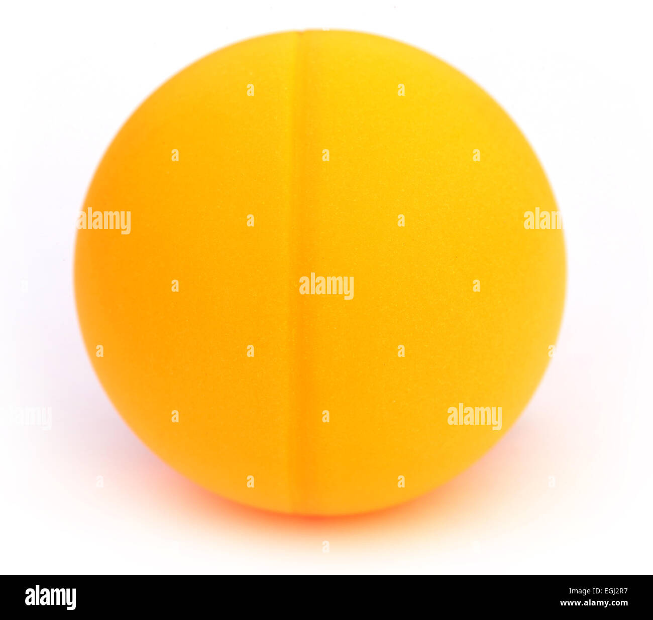 Table Tennis palla su sfondo bianco Foto Stock