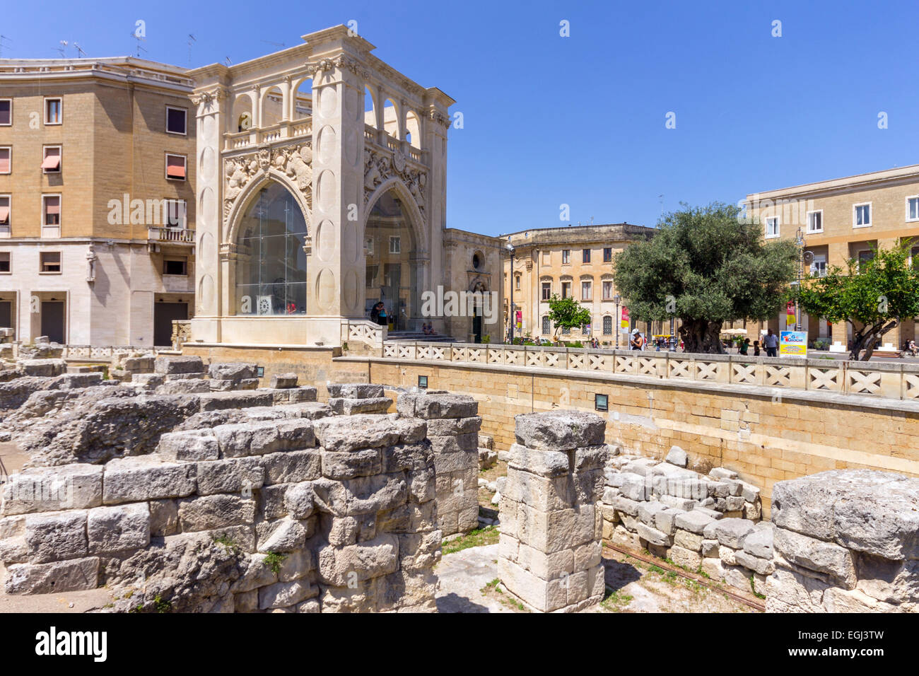 L'Italia, Puglia, Lecce, Sant'Oronzo square ,Seggio San Marco Palace e i dettagli del teatro romano Foto Stock
