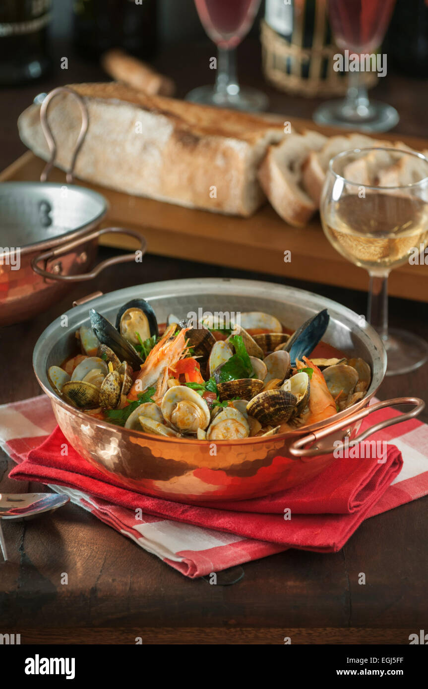 Cataplana de Mariscos. Stufato di pesce in Portogallo. Foto Stock