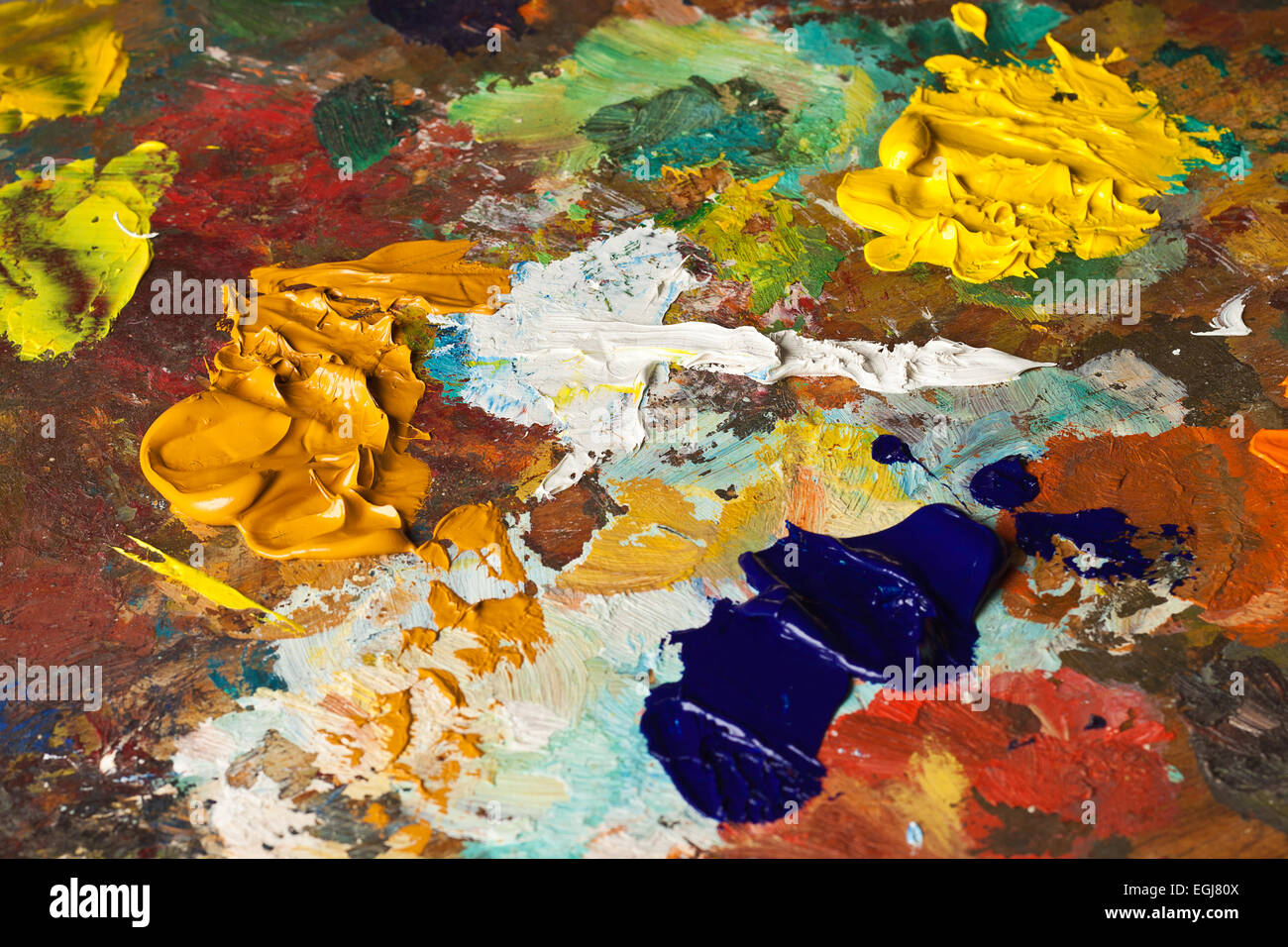 Primo piano della tavolozza degli artisti di miste di pittura a olio Foto Stock