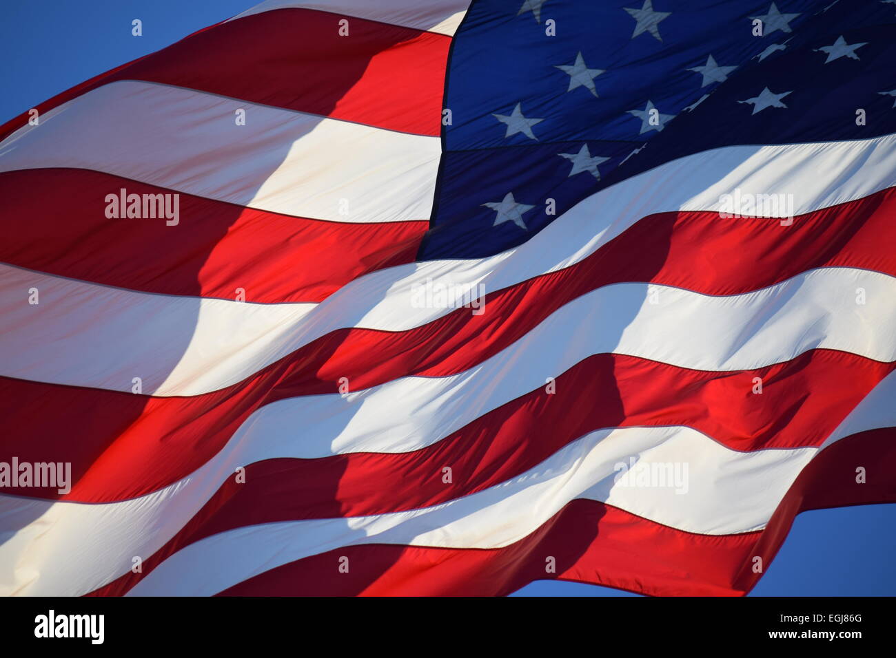 Memorial bandiera americana battenti nella brezza. Foto Stock