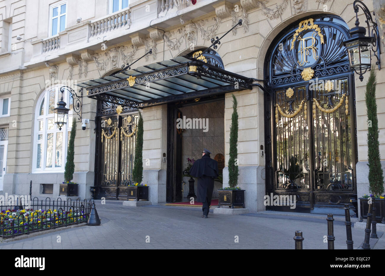 Entrata del Hotel Ritz da Belmond, hotel di lusso a cinque stelle vicino al museo del Prado a Madrid. Spagna. Foto Stock