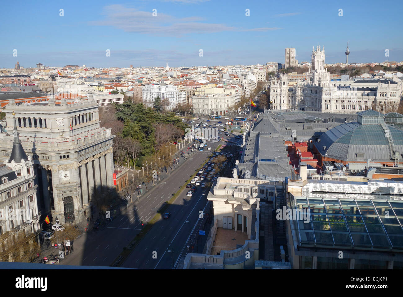 Skyline, cityscape, dal tetto Circulo de Bellas Artes con Gran via, nella parte anteriore. Istituto Cervantes sinistra, Madrid, Spagna. Foto Stock