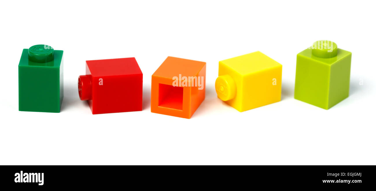 1 x 1 mattoncini Lego in diversi colori. La maggior parte stampata in mattoni Lego nel 2013 . 3,15 miliardi di questo mattone è stato prodotto nel 2013. Foto Stock