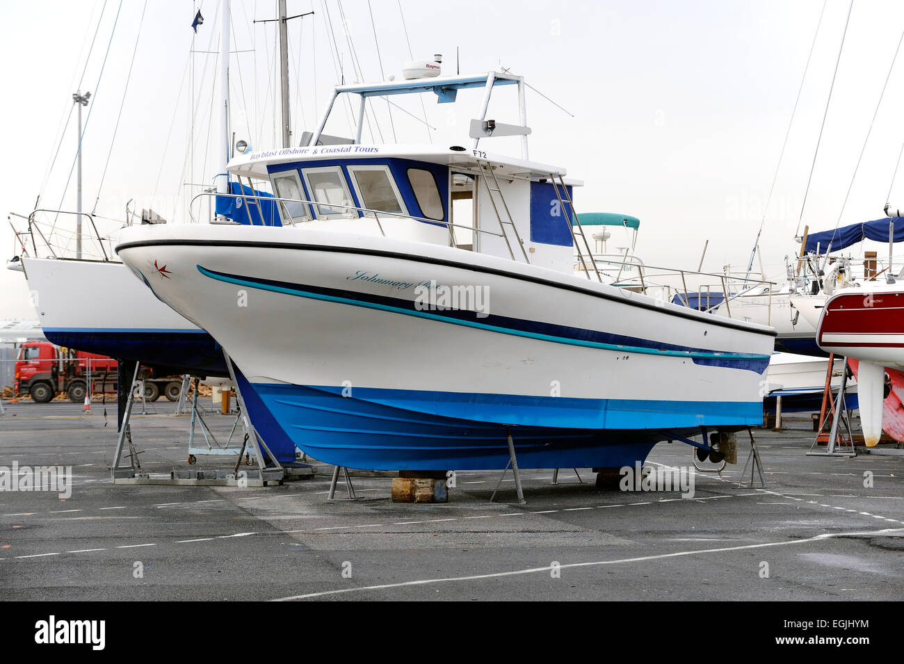 Yacht in bacino di carenaggio Margate Kent Foto Stock