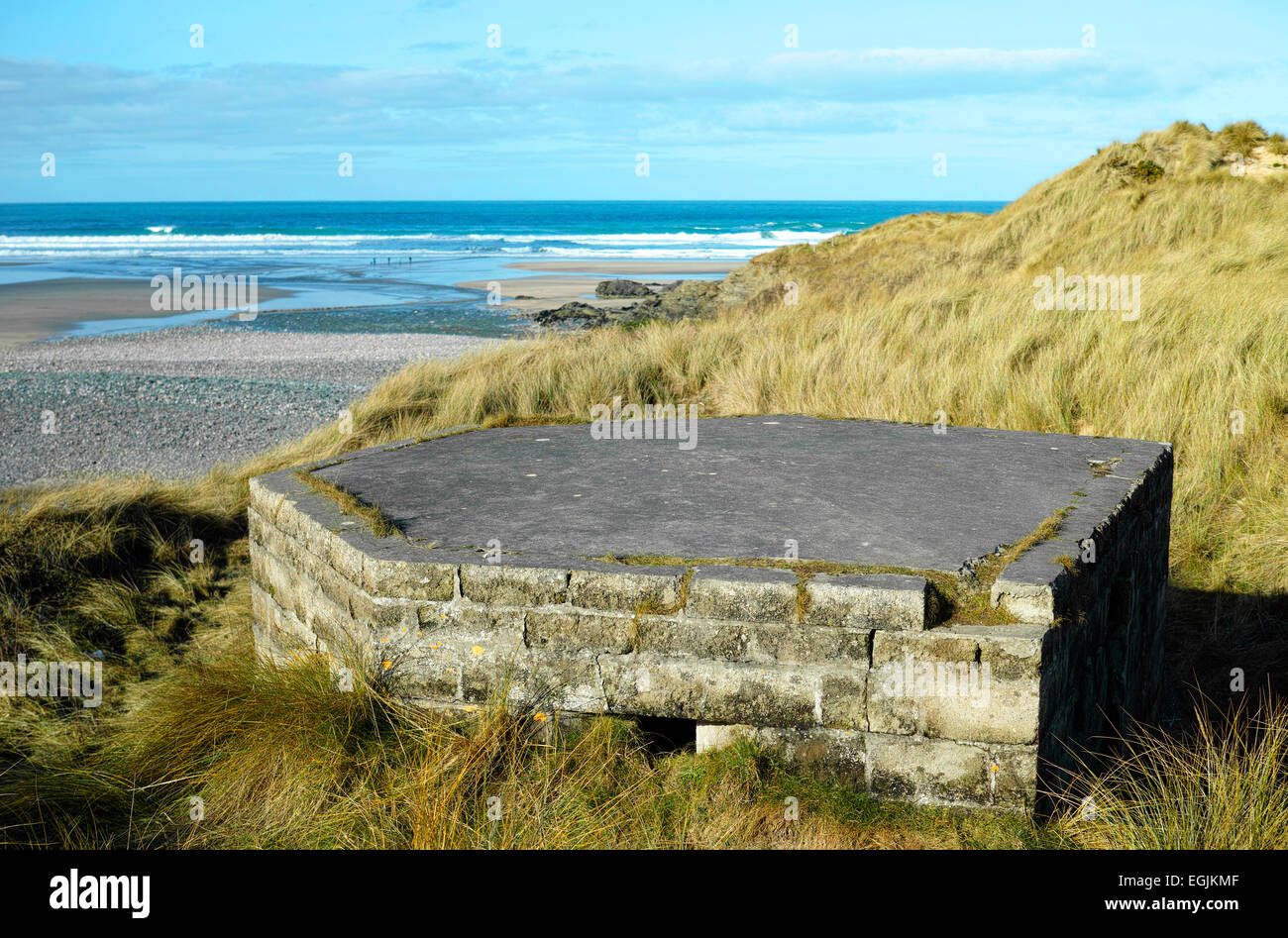 Una seconda guerra mondiale porta pillole nelle dune di sabbia a gwithian in cornwall, Regno Unito Foto Stock