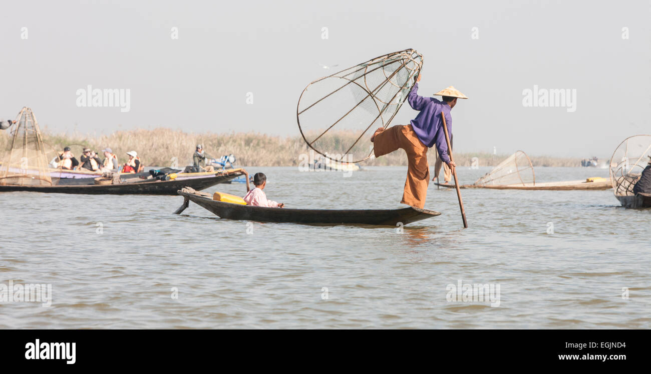 Famoso,famosa gamba rematori di pesca sul Lago Inle,Birmania,Myanmar, Foto Stock