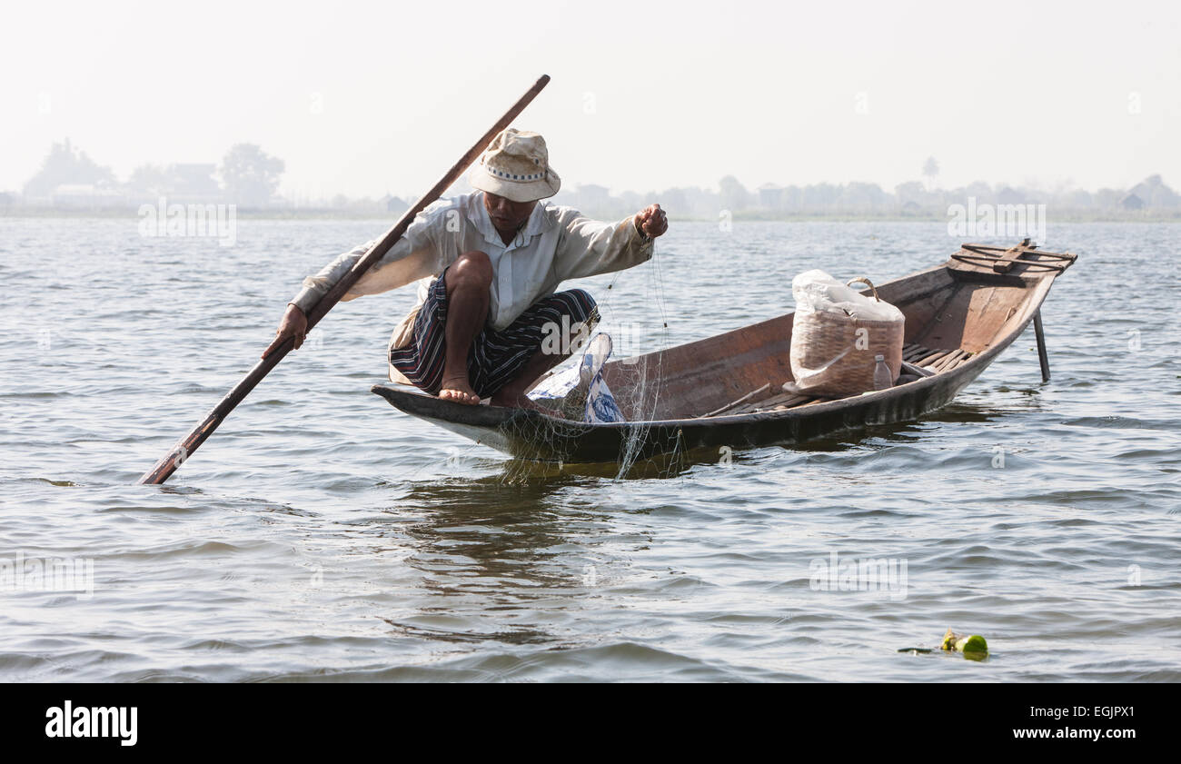 Famoso,famosa gamba rematori di pesca sul Lago Inle,Birmania,Myanmar, Foto Stock