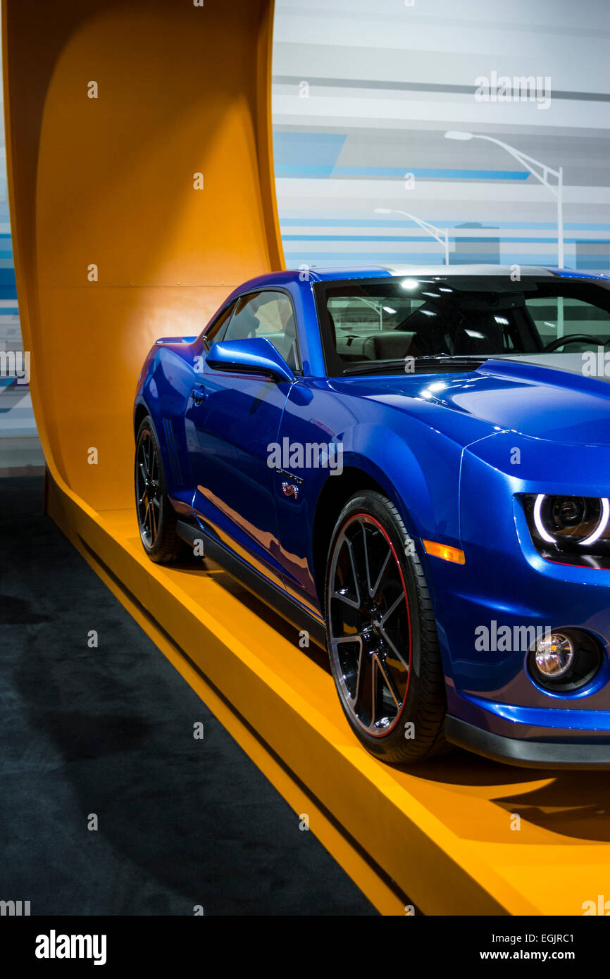 Primo piano di indizio auto sulla pista arancione Foto Stock