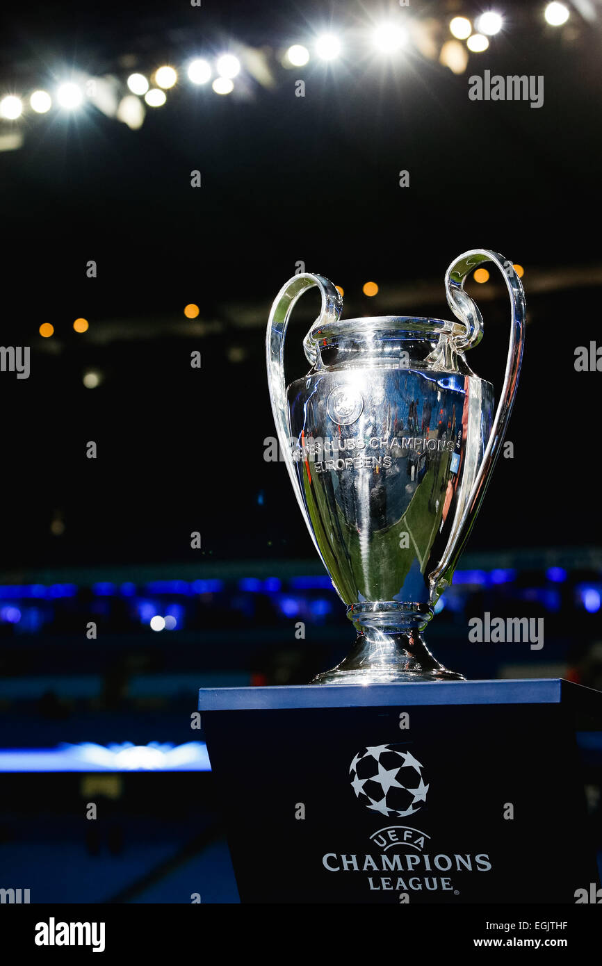 Manchester, Regno Unito. 24 Febbraio, 2015. UEFA Champions League Calcio/Calcetto : UEFA Champions League Trophy viene visualizzato durante la UEFA Champions League Round di 16 prima gamba match tra Manchester City e Barcellona a Etihad Stadium di Manchester, in Inghilterra . © AFLO/Alamy Live News Foto Stock