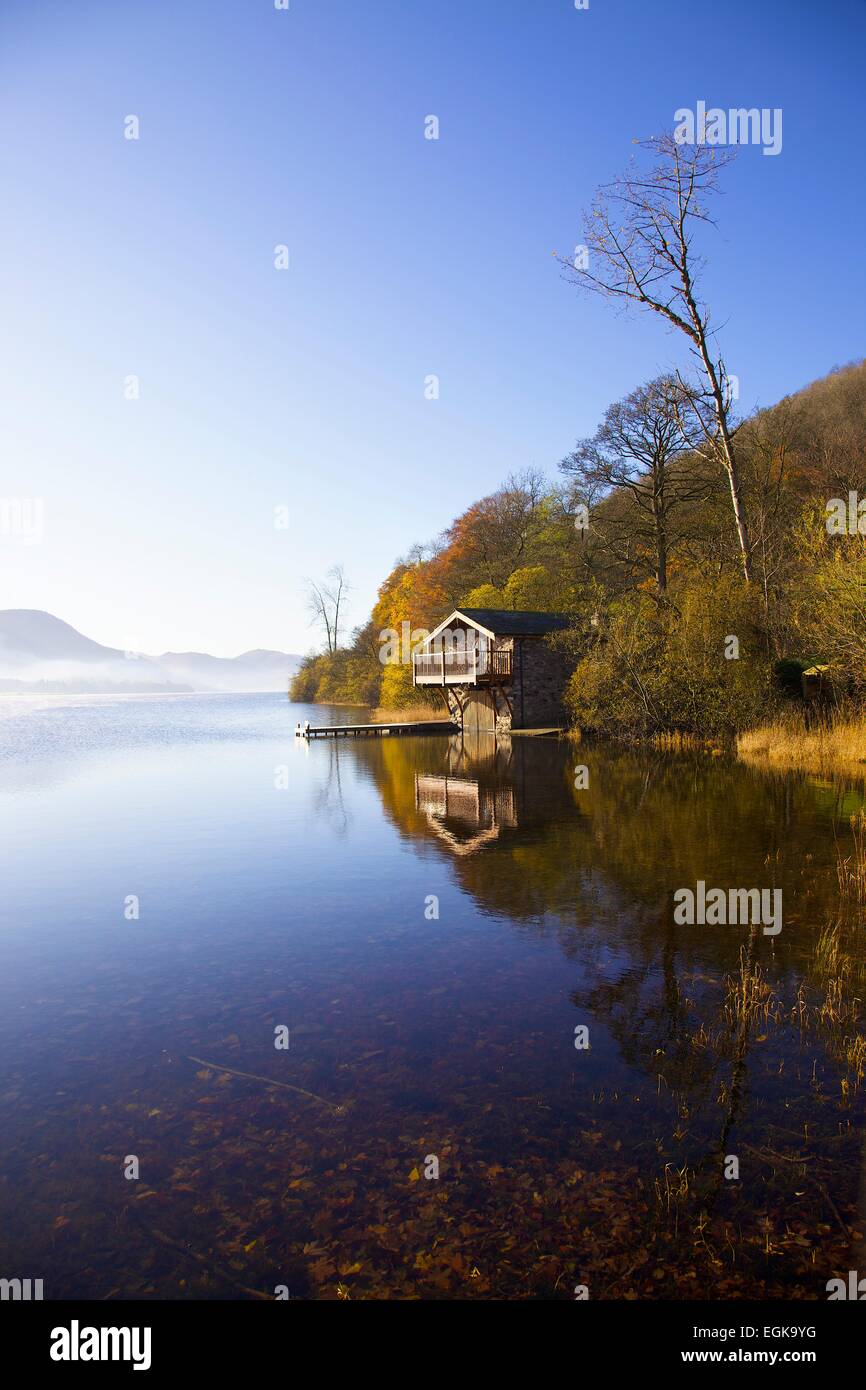 Boat House autunno Ullswater, Parco Nazionale del Distretto dei Laghi, Cumbria Inghilterra REGNO UNITO Foto Stock