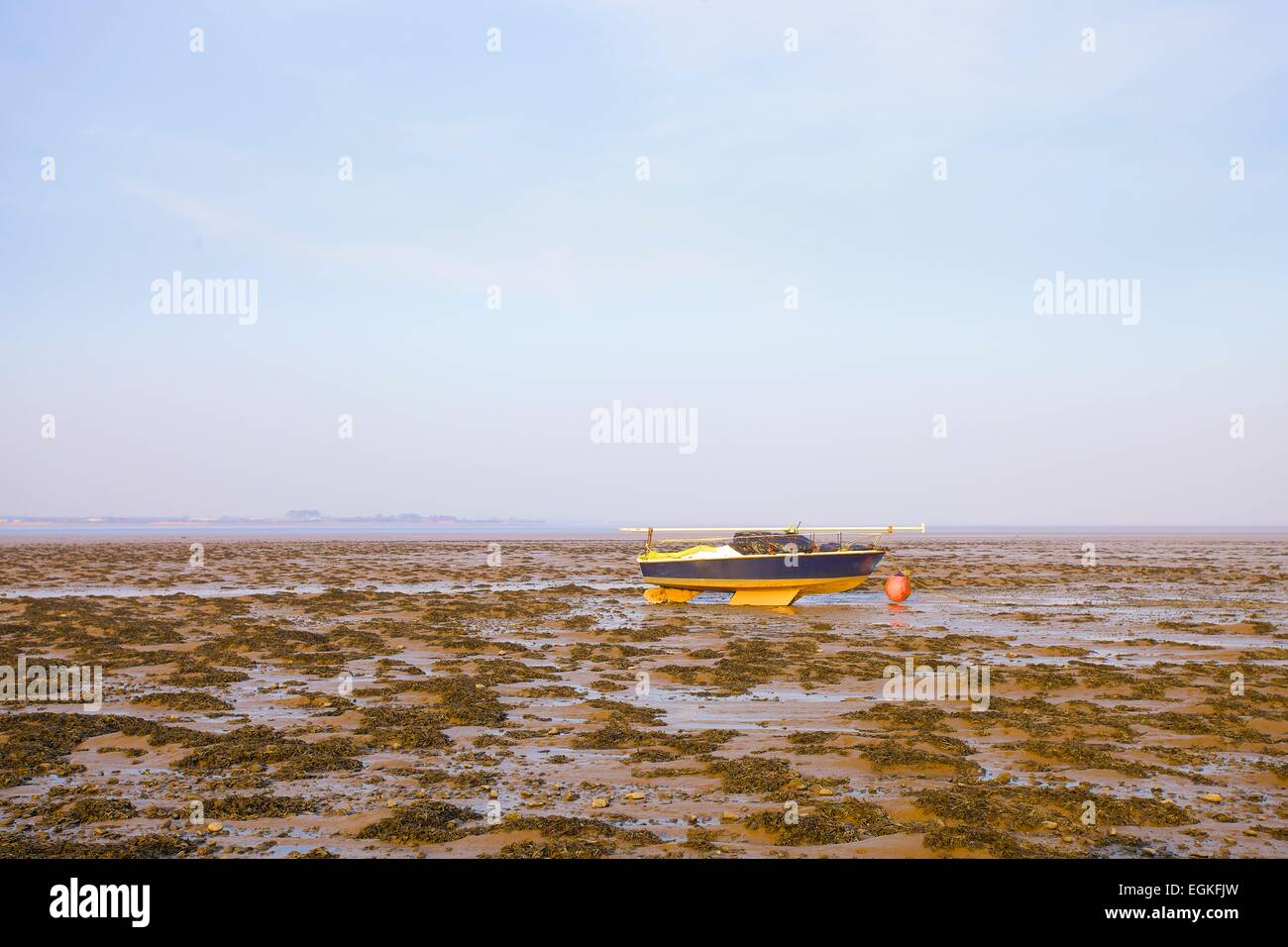 Barca sul fango appartamenti. Kirkland cicatrice, porta, Carlisle Solway Coast, Cumbria, England, Regno Unito Foto Stock