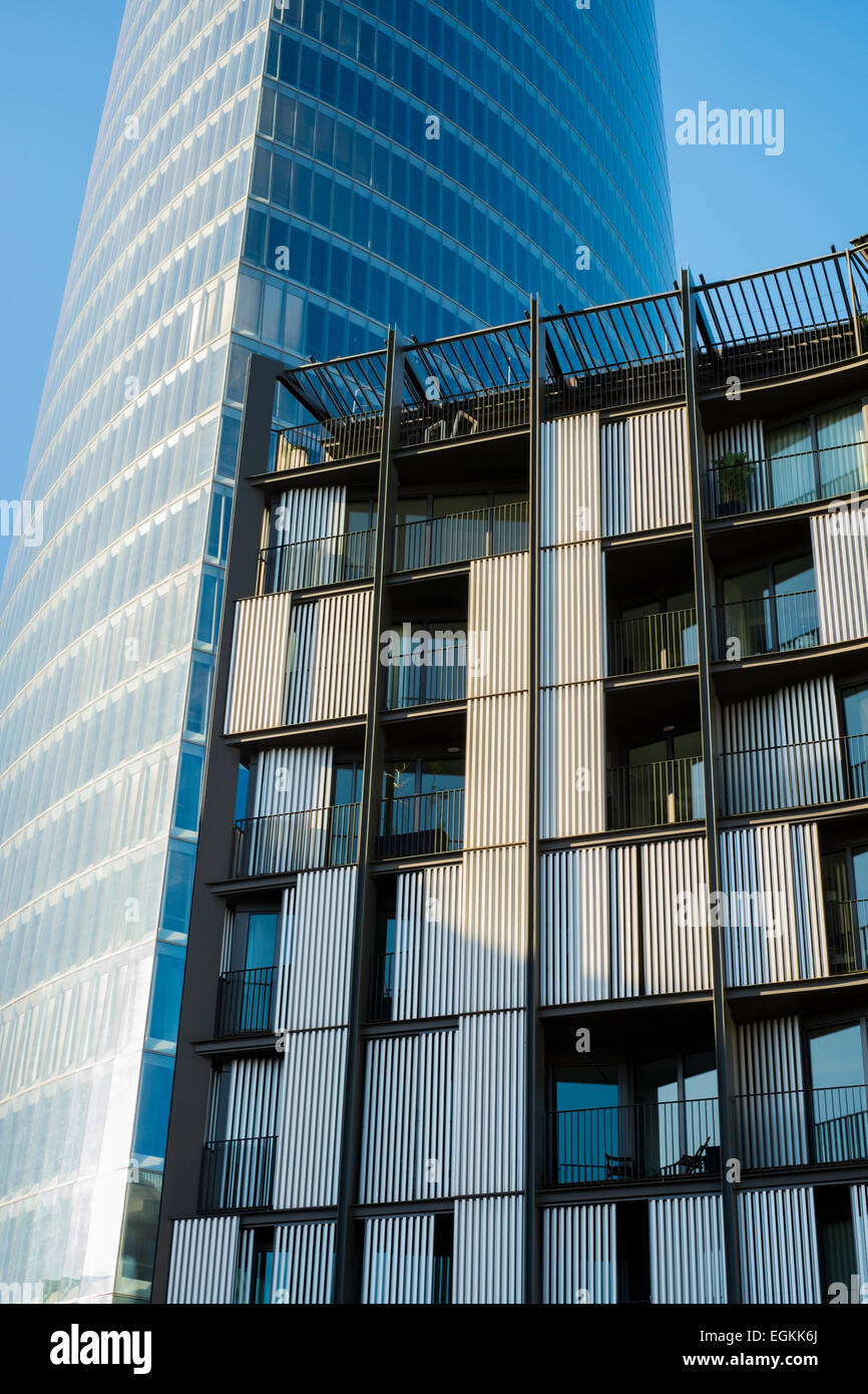 Iberdrola Tower e case. Bilbao, Spagna, Europa. Foto Stock