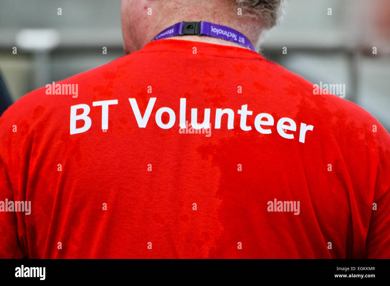15/03/2013 Belfast, Irlanda del Nord. Un BT volontario per aiutare a un evento di beneficenza Foto Stock