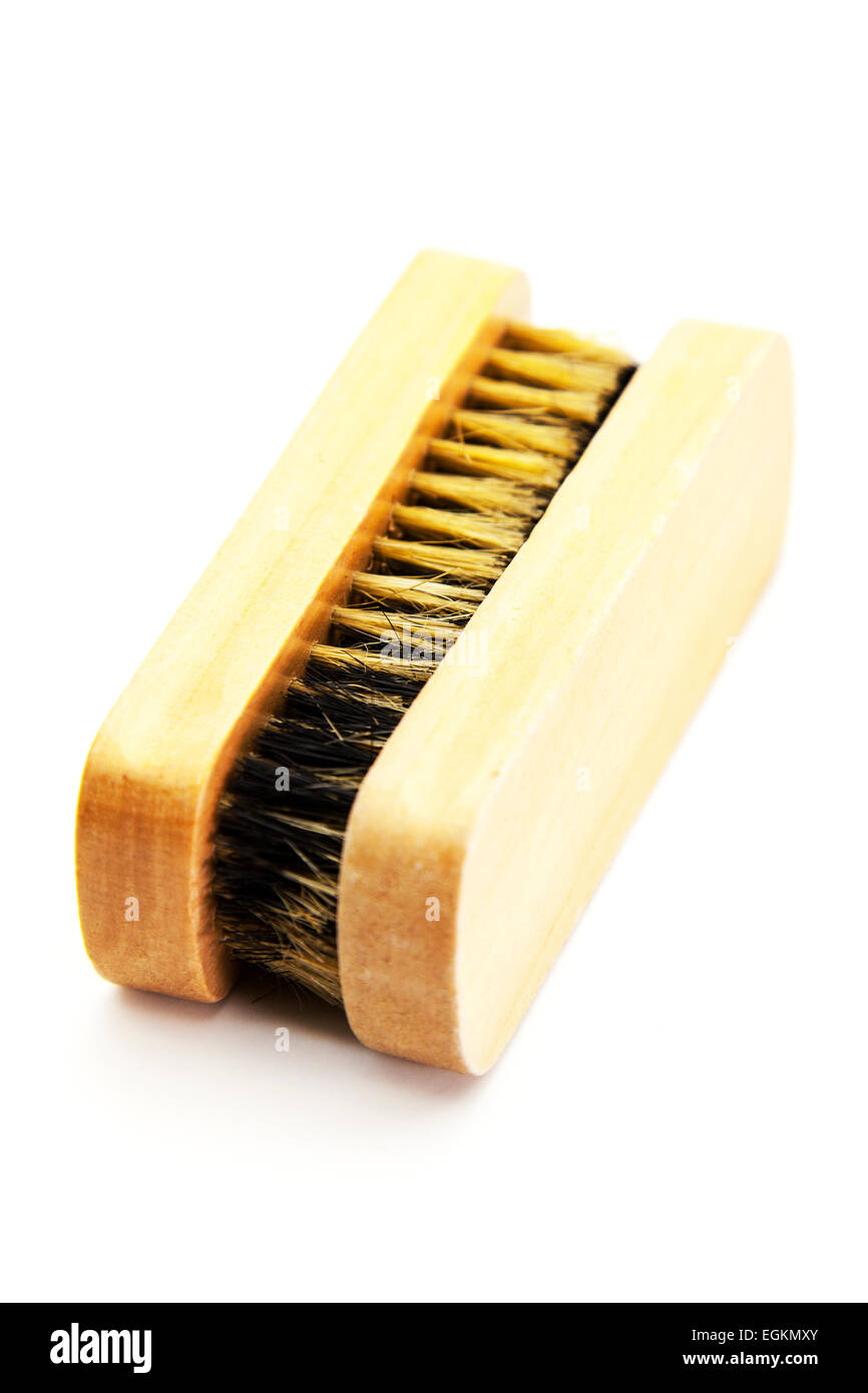 Calzatura pennelli spazzola lucidante coppia due manico in legno prodotto ritaglio cura di tagliare lo sfondo bianco copia spazio isolato Foto Stock