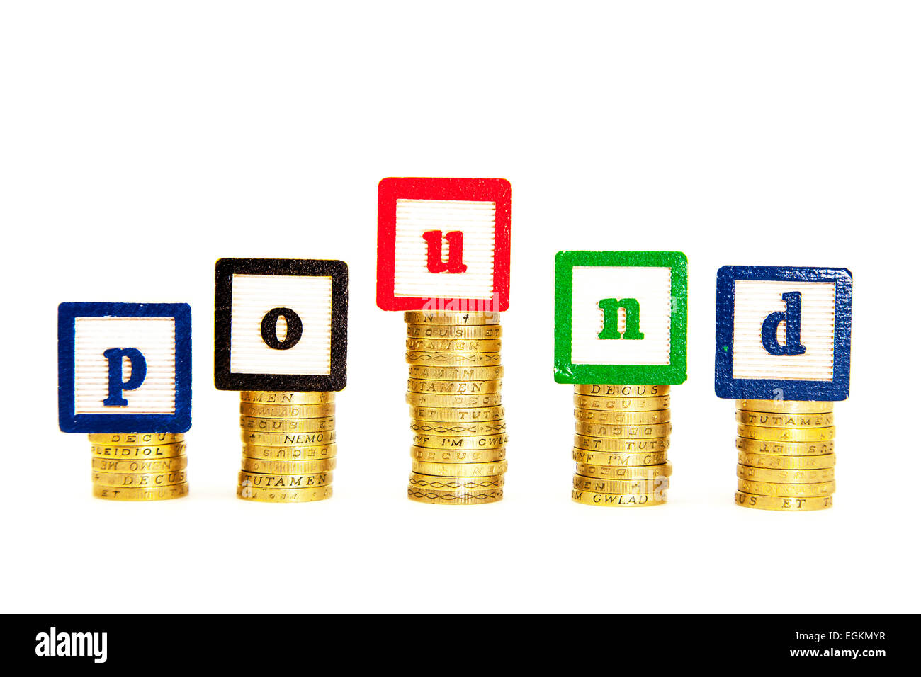 Sterlina inglese di denaro contante in valuta del fondo di fondi di risparmio risparmio risparmio dosh wonga stash intaglio tagliare lo sfondo bianco copia Foto Stock