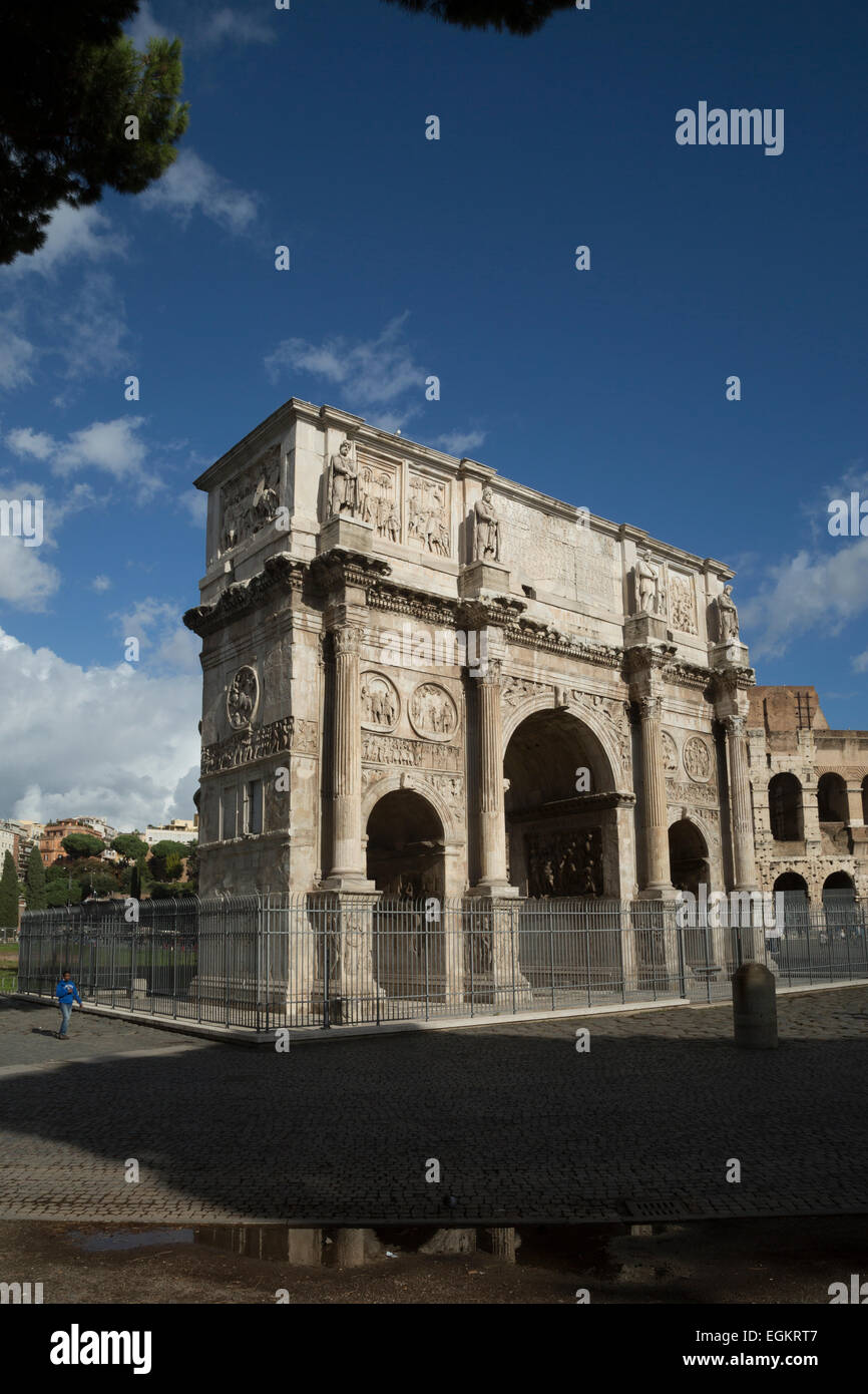 Arco di Costantino vicino al Colosseo Roma Foto Stock