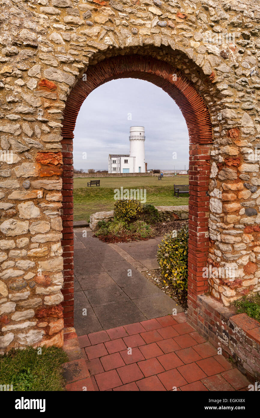 St Edmund's Arch e Hunstanton Lighthouse, Norfolk. Foto Stock