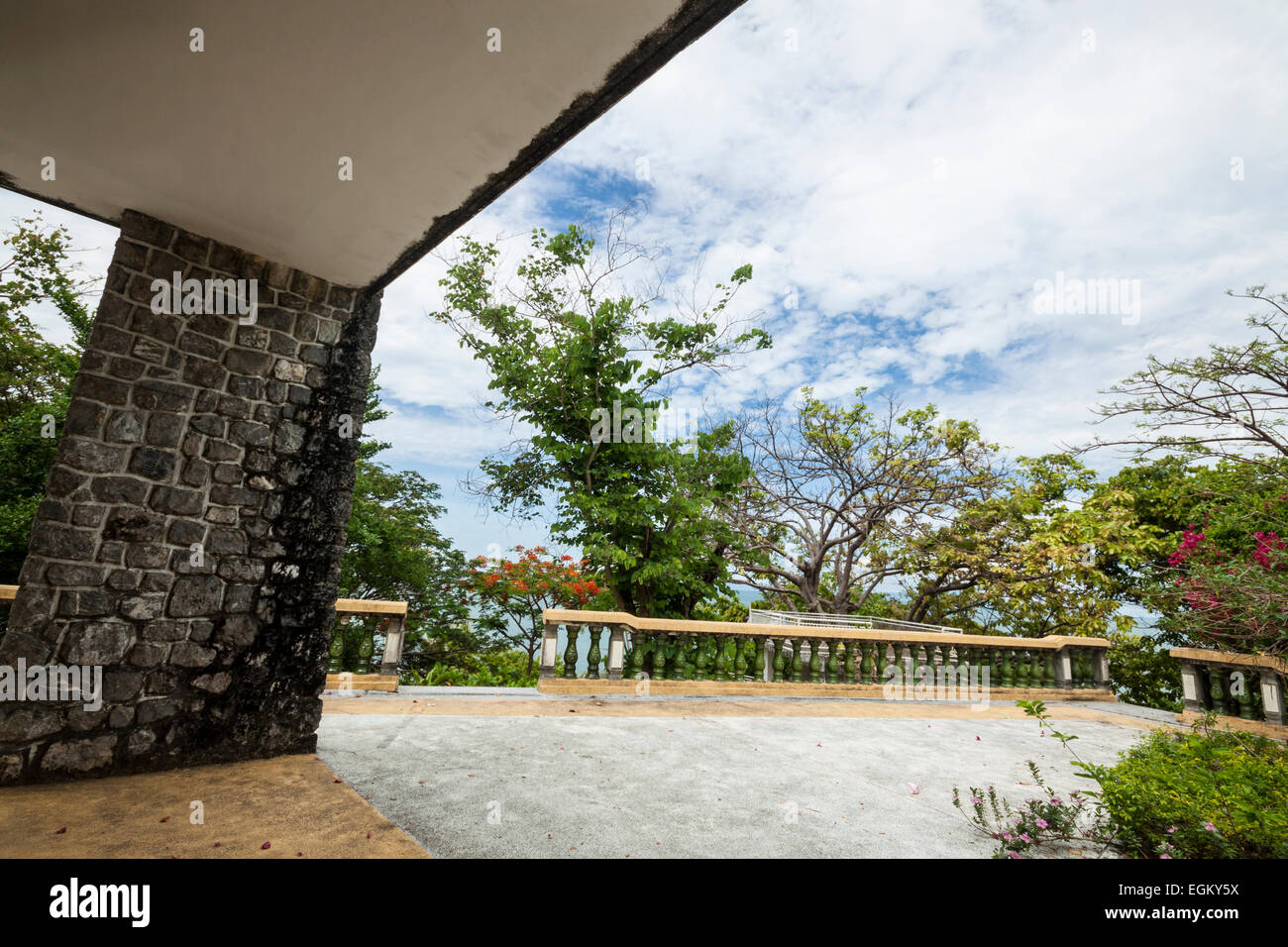 Ex re Sihanouk's mansion sulla sommità della collina in Kep, Cambogia. Foto Stock