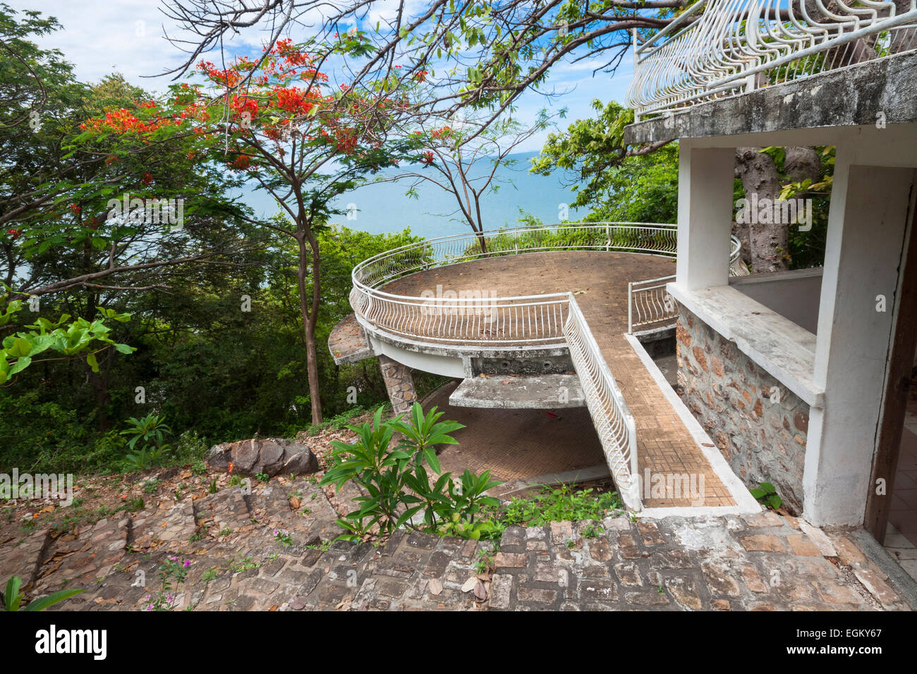 Ex re Sihanouk's mansion sulla sommità della collina in Kep, Cambogia. Foto Stock