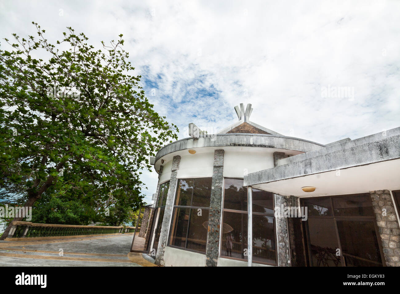 Ex re Sihanouk's mansion sulla sommità della collina in Kep, Cambogia. Foto Stock