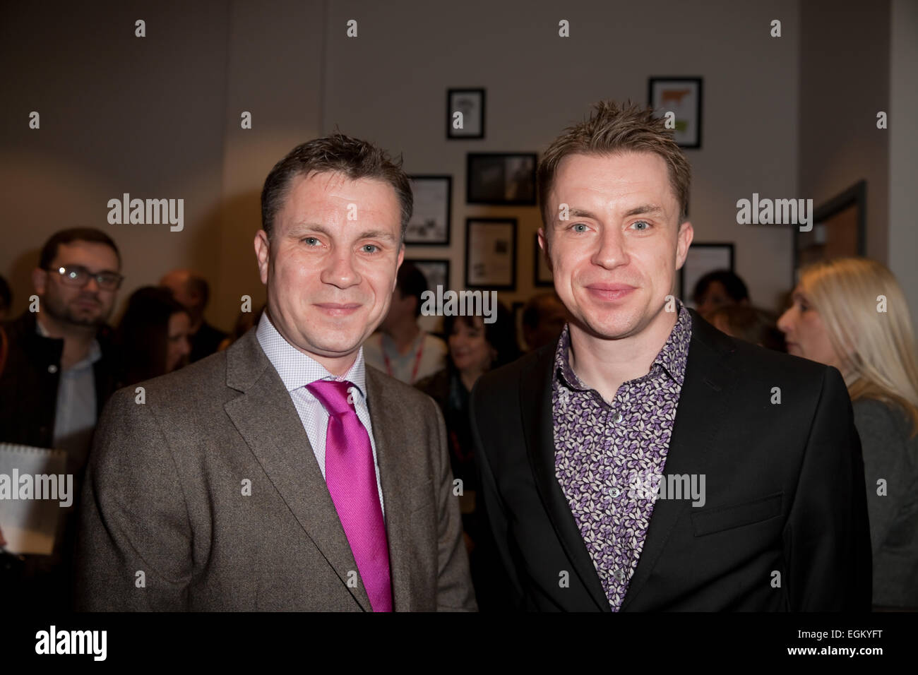 TV chef Chris e James Tanner in apertura di BR6 uno studente eseguire ristorante a Bromley College Orpington. Foto Stock