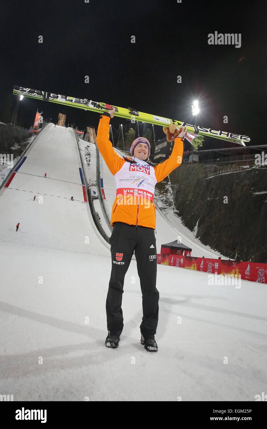 Severin Freund di Germania celebra dopo aver vinto il uomini individuale grande hill ski jumping concorrenza a sci nordico ai Campionati Mondiali di Falun, Svezia, 26 febbraio 2015. Foto: Fredrik von Erichsen/dpa Foto Stock