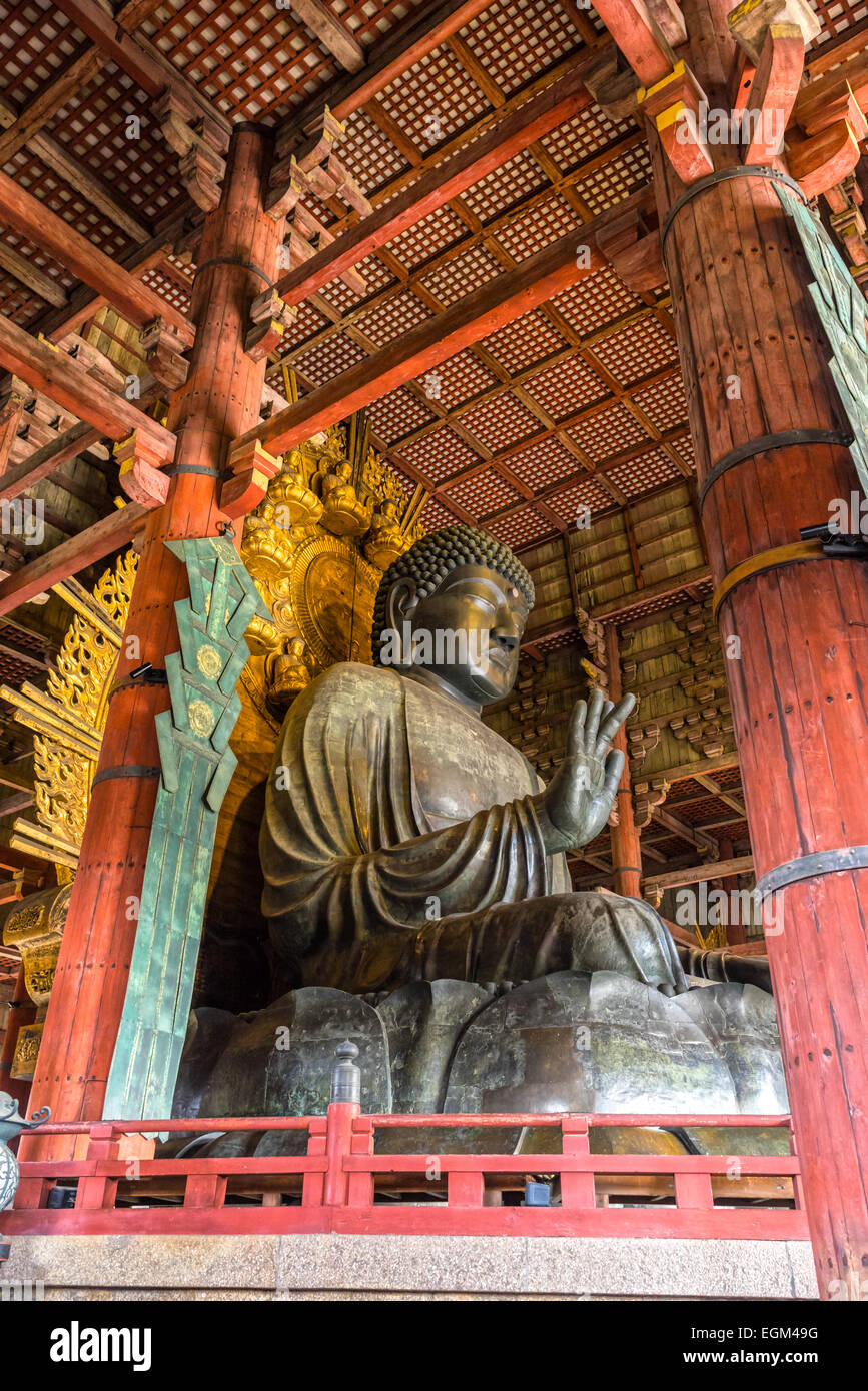 Il Grande Buddha (Daibutsu-Den) al Tempio di Todai-ji di Nara, Giappone. Foto Stock