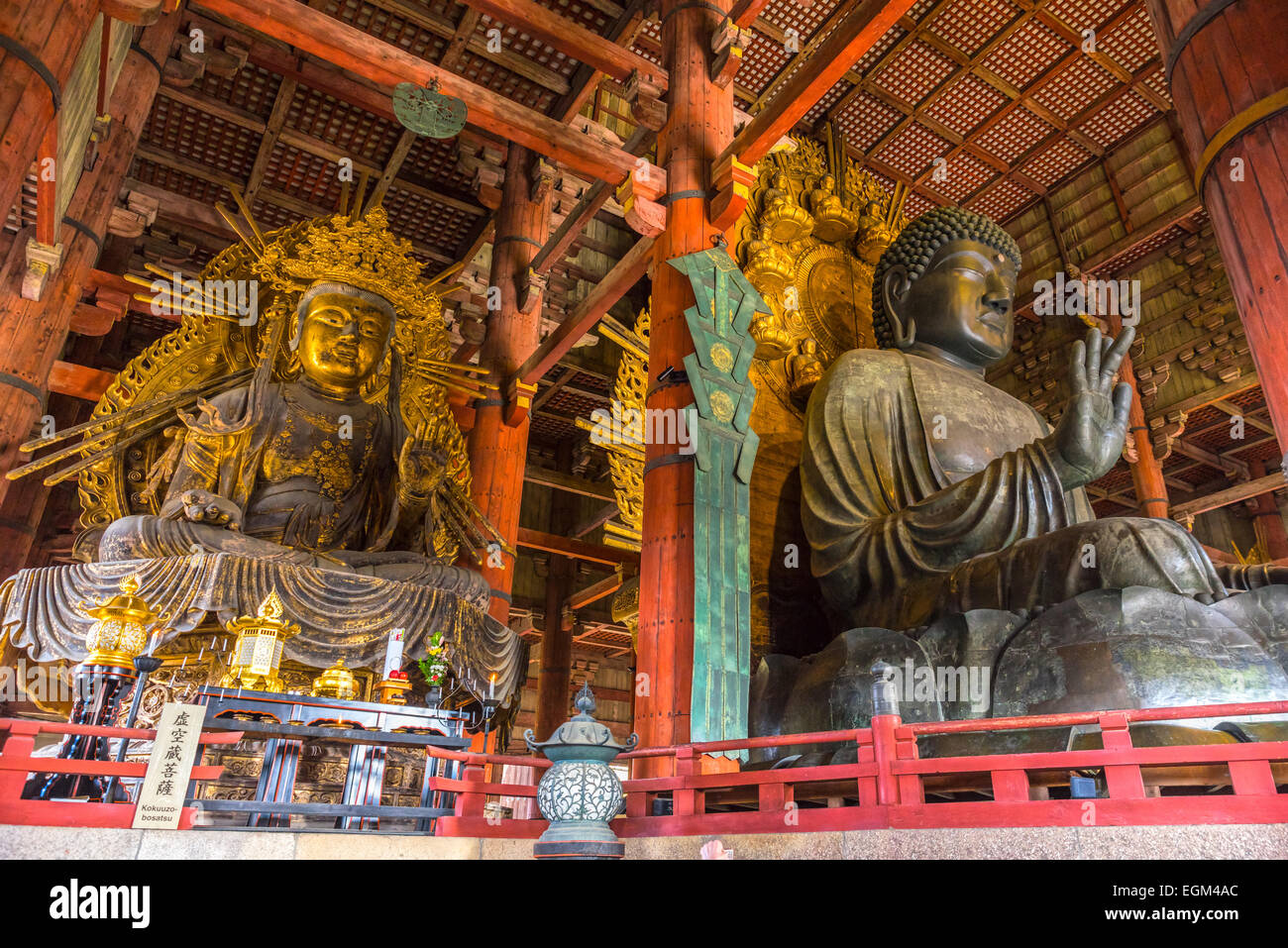 Il Grande Buddha (Daibutsu-Den) al Tempio di Todai-ji di Nara, Giappone. Foto Stock