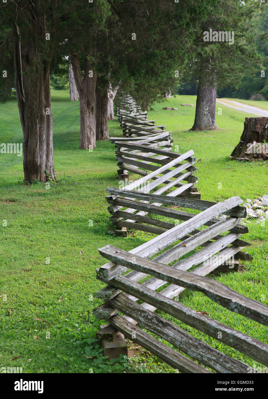 Recinzione in legno lungo una strada (Abraham Lincoln Birthplace National Historic Site) Foto Stock