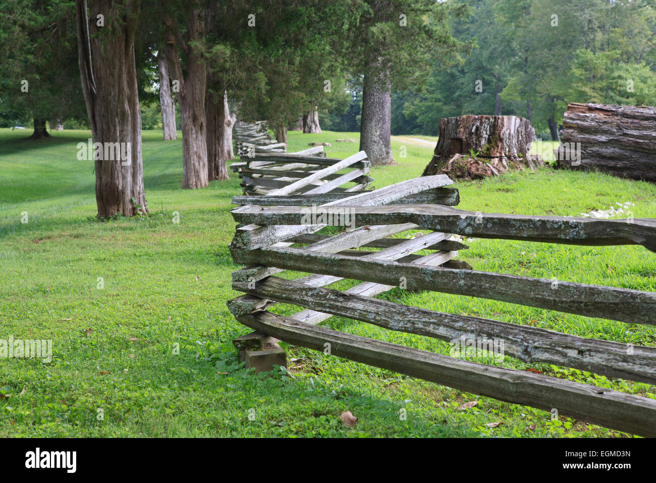 Recinzione in legno lungo una strada (Abraham Lincoln Birthplace National Historic Site) Foto Stock