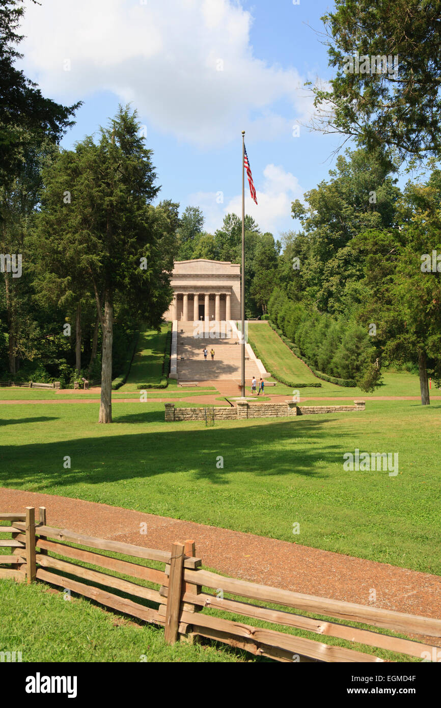 Campo e riproduzione del Lincoln Memorial a Abraham Lincoln Birthplace National Historical Park in Kentucky. Foto Stock