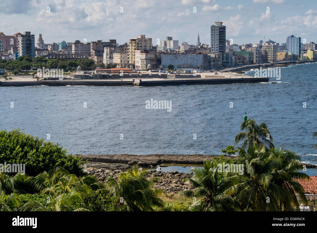 Guardando sulla baia verso l'Avana Città dal Castillo del Morro, Cuba. Foto Stock