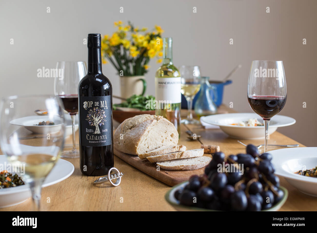 Pranzo in cucina con il vino Foto Stock