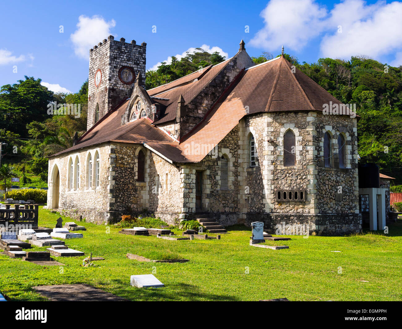 Il vecchio Santa Maria la Chiesa Parrocchiale con cimitero, Port Maria, Santa Maria parrocchia, Giamaica Foto Stock