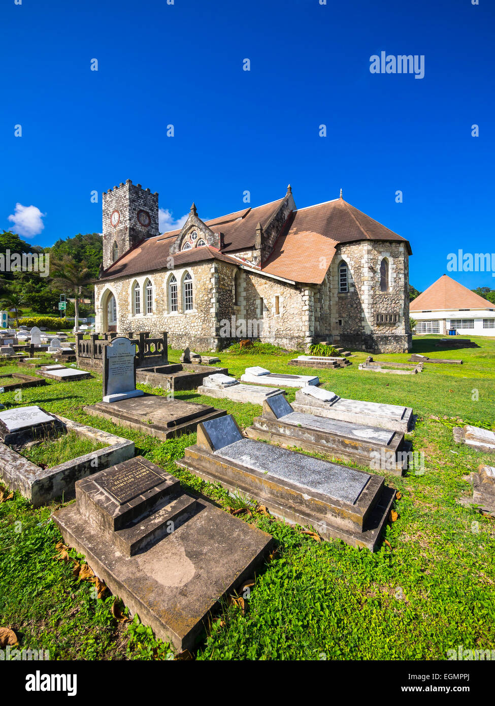 Il vecchio Santa Maria la Chiesa Parrocchiale con cimitero, Port Maria, Santa Maria parrocchia, Giamaica Foto Stock