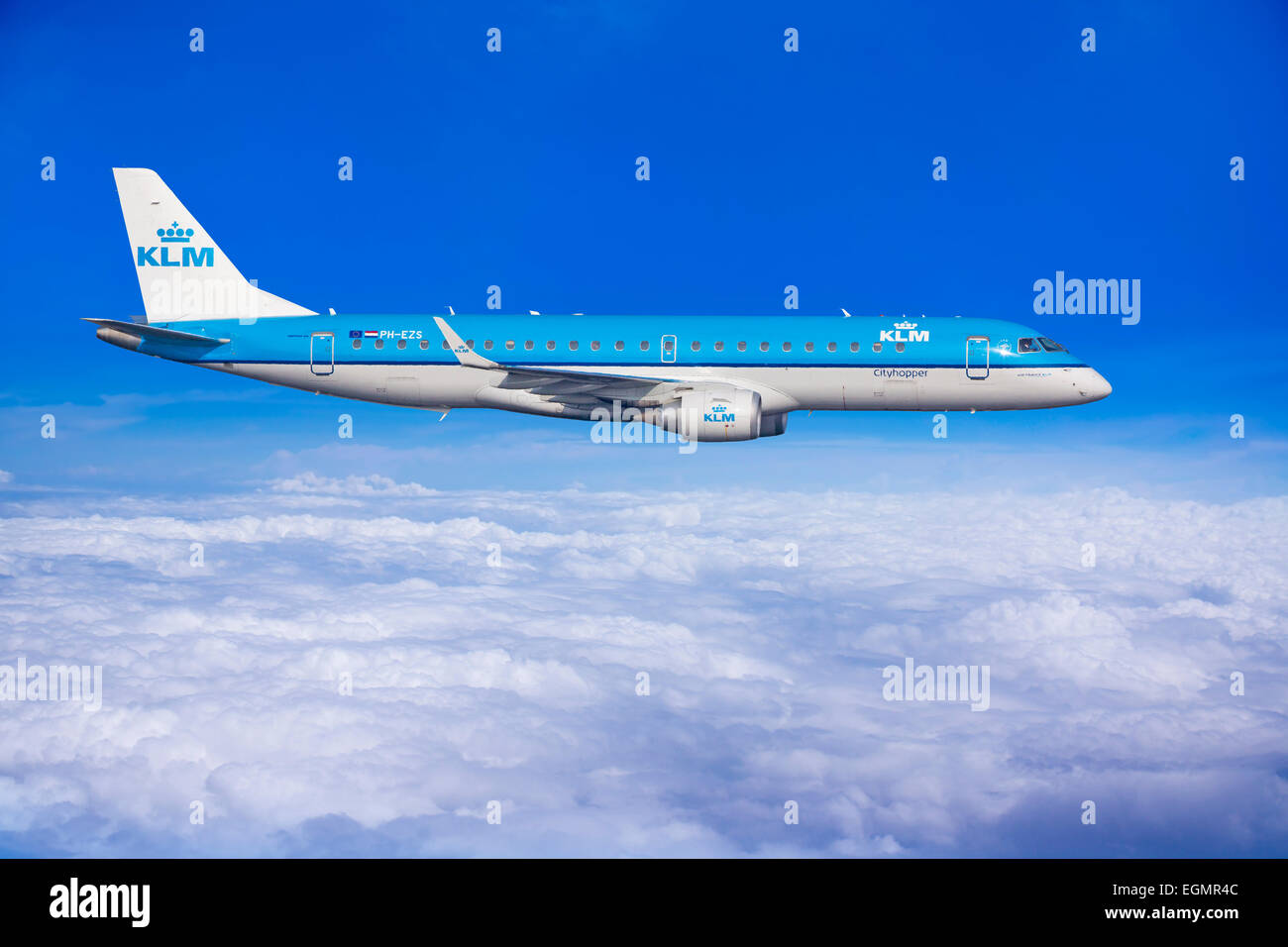 PH-EZS KLM Cityhopper Embraer ERJ-190STD, ERJ-190-100, in volo Foto Stock