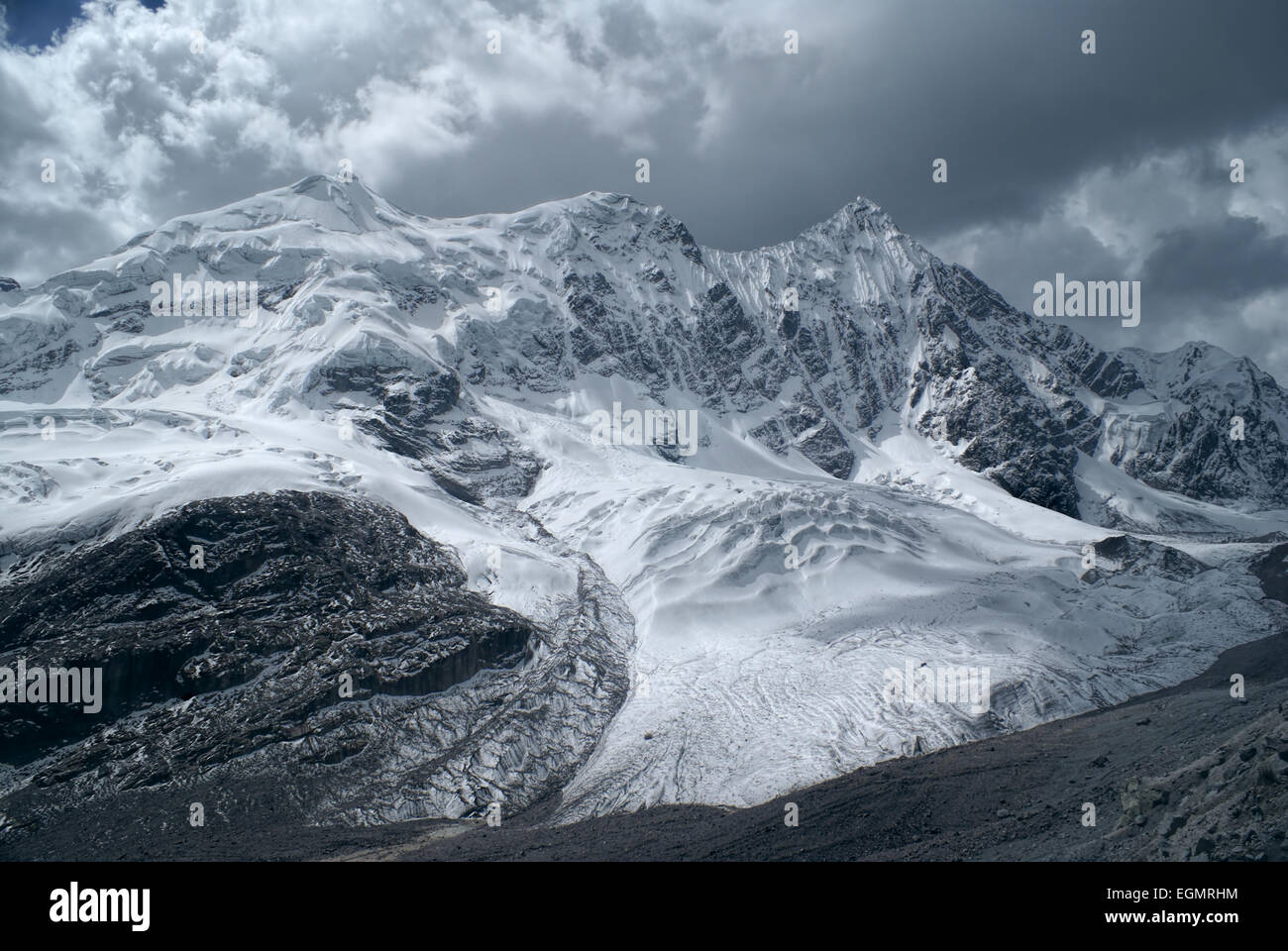 New Scenic 5 posti le montagne e il ghiacciaio in sud americana Ande del Perù, Ausangate Foto Stock