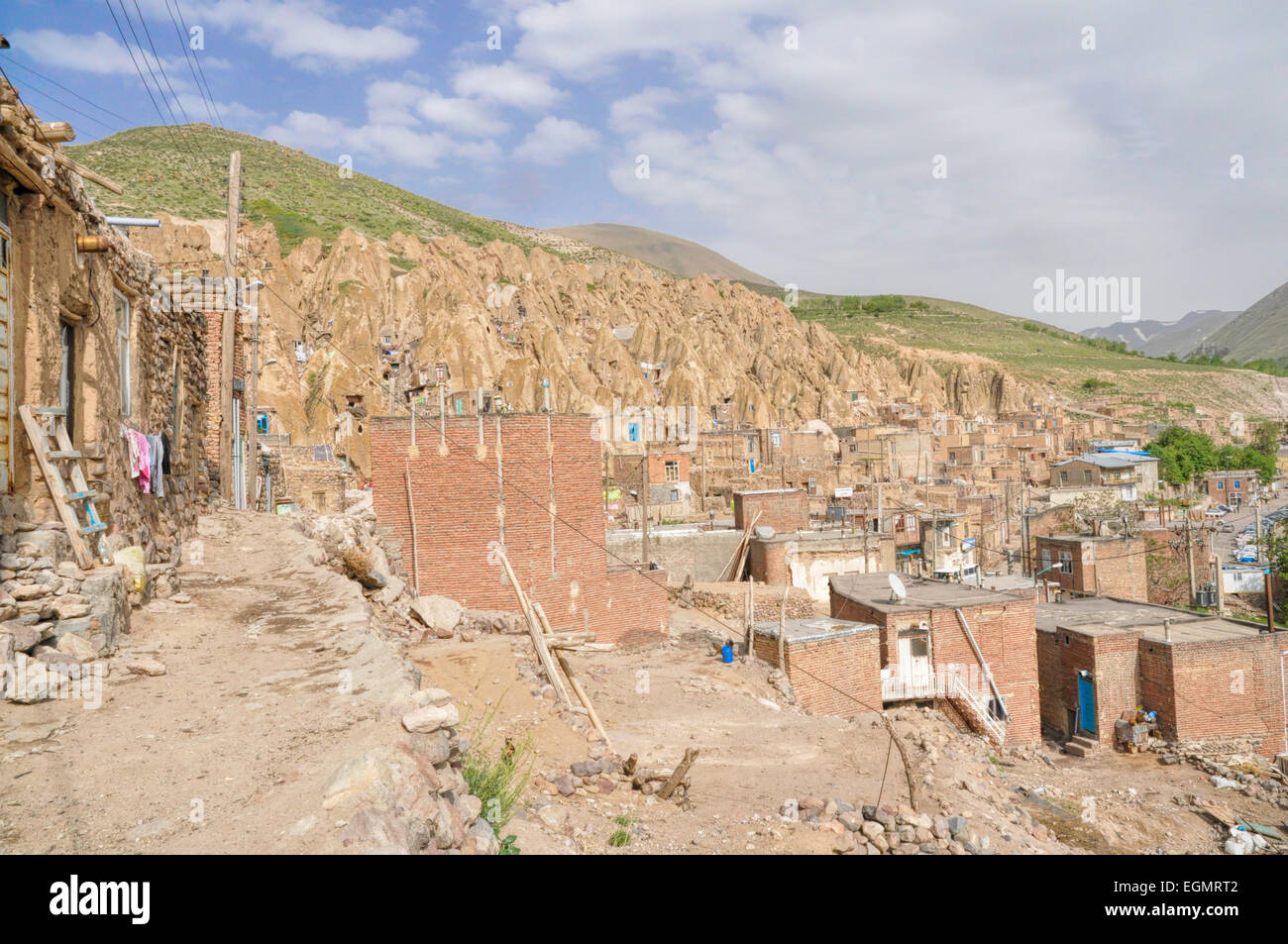 Vista panoramica di insolita conformata a cono abitazioni nel villaggio di Kandovan in Iran Foto Stock