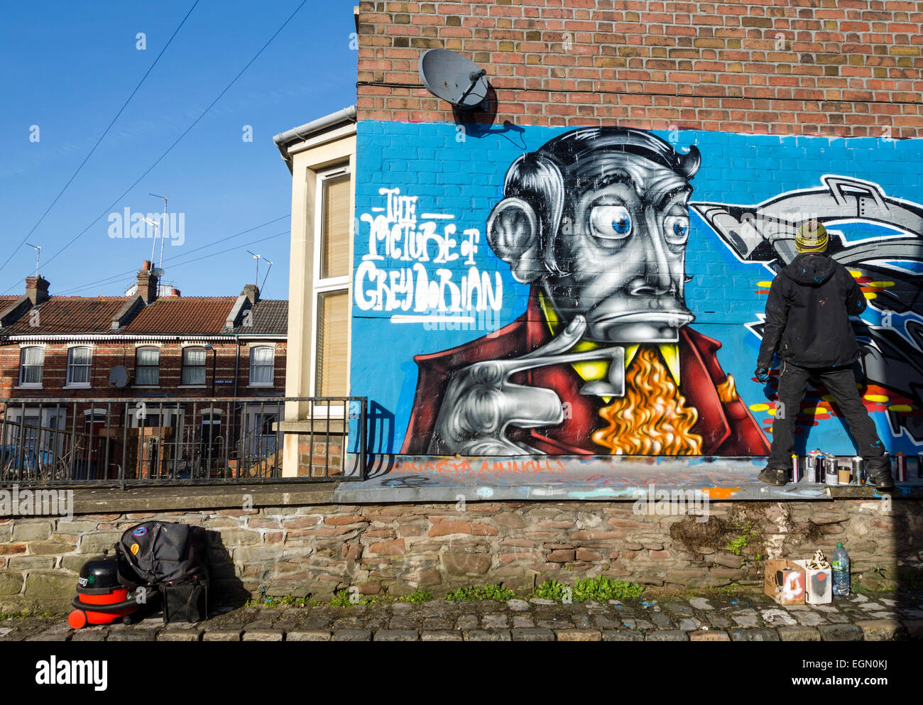 L'artista di strada al lavoro in Montpelier area della città di Bristol, Regno Unito Foto Stock