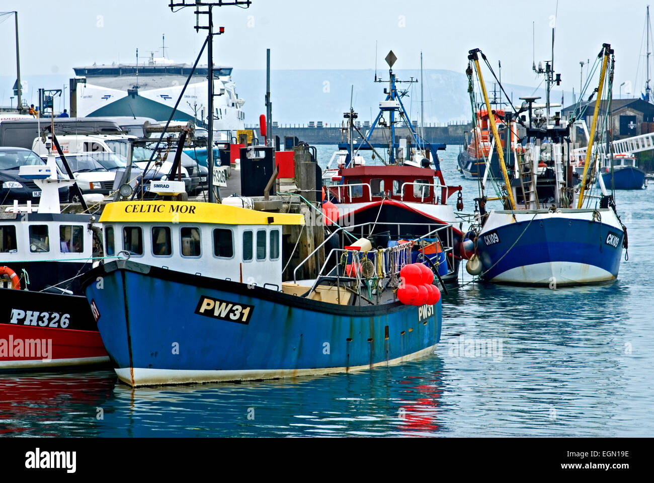 Barche da pesca nel porto di Weymouth Foto Stock